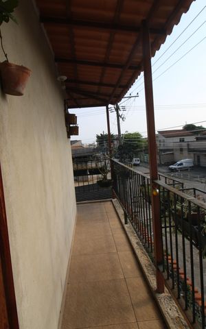 Casa à venda com 217m², 4 quartos e 4 vagasVaranda