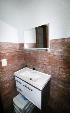 Casa à venda com 217m², 4 quartos e 4 vagasBanheiro Social