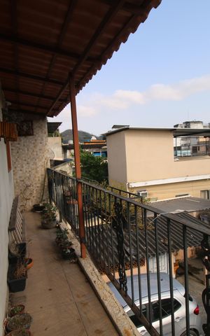 Casa à venda com 217m², 4 quartos e 4 vagasVaranda