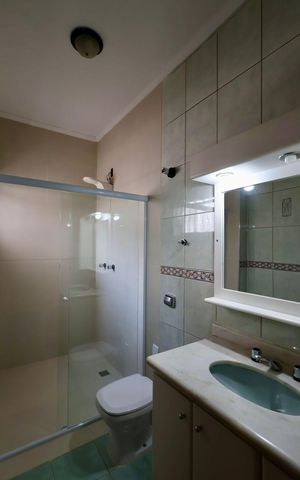 Casa para alugar com 300m², 3 quartos e 4 vagas Casa para alugar com 300m², 3 quartos e 4 vagasBanheiro