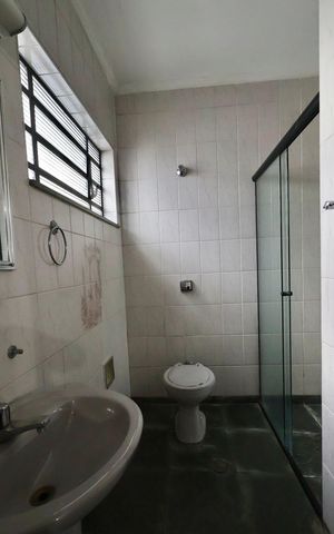 Casa para alugar com 300m², 3 quartos e 4 vagas Casa para alugar com 300m², 3 quartos e 4 vagasBanheiro 4