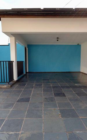 Casa para alugar com 300m², 3 quartos e 4 vagas Casa para alugar com 300m², 3 quartos e 4 vagasGaragem