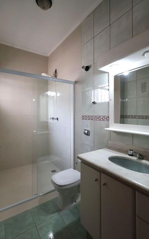 Casa para alugar com 300m², 3 quartos e 4 vagas Casa para alugar com 300m², 3 quartos e 4 vagasBanheiro