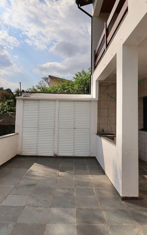 Casa para alugar com 300m², 3 quartos e 4 vagas Casa para alugar com 300m², 3 quartos e 4 vagasQuintal