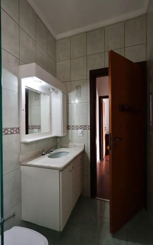 Casa para alugar com 300m², 3 quartos e 4 vagas Casa para alugar com 300m², 3 quartos e 4 vagasBanheiro