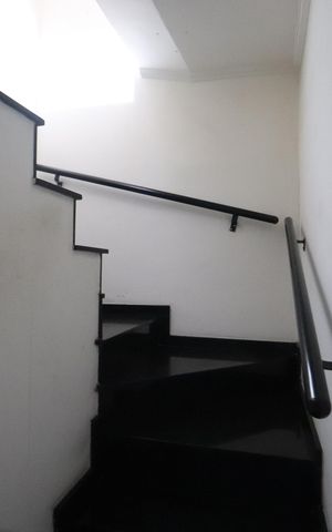 Casa à venda com 162m², 3 quartos e 2 vagasEscadas