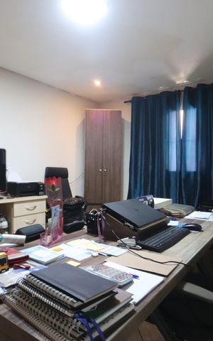 Casa à venda com 162m², 3 quartos e 2 vagasEscritório