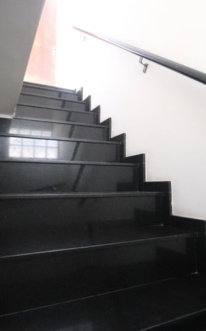 Casa à venda com 162m², 3 quartos e 2 vagasEscadas