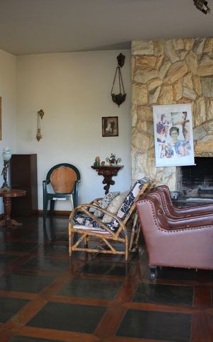 Casa para alugar com 361m², 3 quartos e 2 vagasSala 1 com Lareira ao fundo