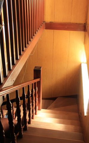 Casa para alugar com 361m², 3 quartos e 2 vagasEscada para o 1º andar
