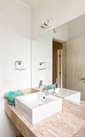 Casa de condomínio à venda com 173m², 3 quartos e 2 vagasBanheiro Social