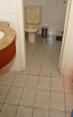 Casa para alugar com 1276m², 4 quartos e 7 vagasBanheiro 2