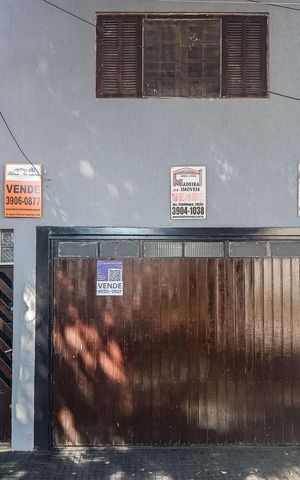 Casa à venda com 250m², 3 quartos e 2 vagas Casa à venda com 250m², 3 quartos e 2 vagasFachada