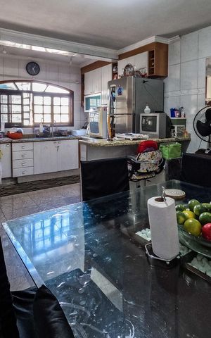 Casa à venda com 250m², 3 quartos e 2 vagas Casa à venda com 250m², 3 quartos e 2 vagasCozinha
