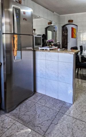 Casa à venda com 250m², 3 quartos e 2 vagas Casa à venda com 250m², 3 quartos e 2 vagasCozinha