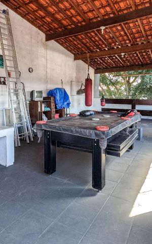 Casa à venda com 250m², 3 quartos e 2 vagas Casa à venda com 250m², 3 quartos e 2 vagasVaranda