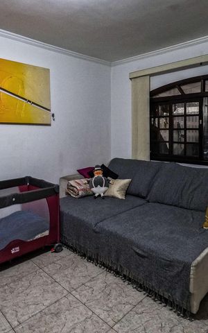 Casa à venda com 250m², 3 quartos e 2 vagas Casa à venda com 250m², 3 quartos e 2 vagasSala