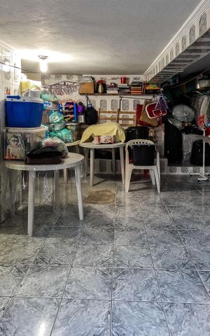 Casa à venda com 250m², 3 quartos e 2 vagas Casa à venda com 250m², 3 quartos e 2 vagasPorão
