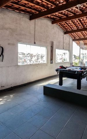Casa à venda com 250m², 3 quartos e 2 vagas Casa à venda com 250m², 3 quartos e 2 vagasVaranda