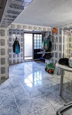 Casa à venda com 250m², 3 quartos e 2 vagas Casa à venda com 250m², 3 quartos e 2 vagasPorão