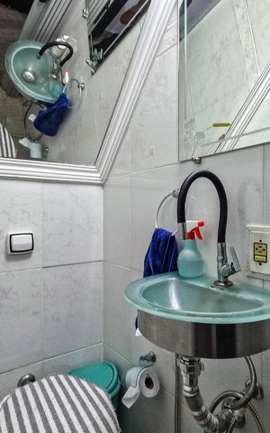 Casa à venda com 250m², 3 quartos e 2 vagas Casa à venda com 250m², 3 quartos e 2 vagasLavabo
