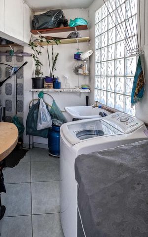 Casa à venda com 250m², 3 quartos e 2 vagas Casa à venda com 250m², 3 quartos e 2 vagasLavanderia