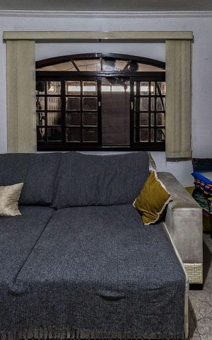 Casa à venda com 250m², 3 quartos e 2 vagas Casa à venda com 250m², 3 quartos e 2 vagasSala