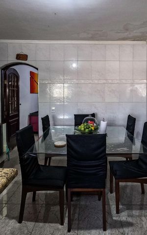 Casa à venda com 250m², 3 quartos e 2 vagas Casa à venda com 250m², 3 quartos e 2 vagasCozinha