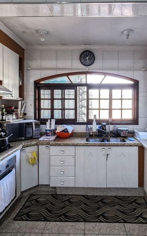 Casa à venda com 250m², 3 quartos e 2 vagas Casa à venda com 250m², 3 quartos e 2 vagasCozinha