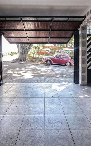 Casa à venda com 250m², 3 quartos e 2 vagas Casa à venda com 250m², 3 quartos e 2 vagasGaragem