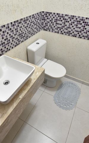 Casa de condomínio para alugar com 380m², 4 quartos e 4 vagasLavabo