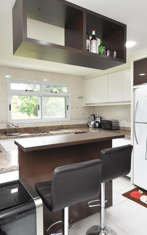 Casa de condomínio para alugar com 380m², 4 quartos e 4 vagasCozinha