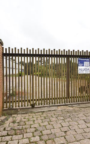 Casa de condomínio para alugar com 380m², 4 quartos e 4 vagasPlaca