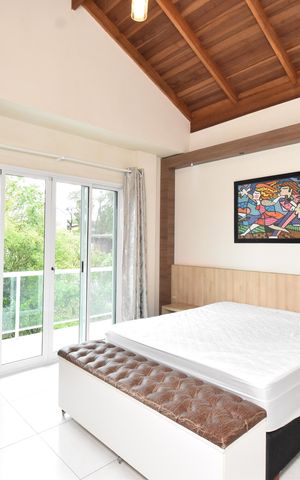Casa de condomínio para alugar com 380m², 4 quartos e 4 vagasSuíte