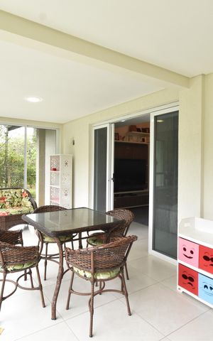 Casa de condomínio para alugar com 380m², 4 quartos e 4 vagasVaranda