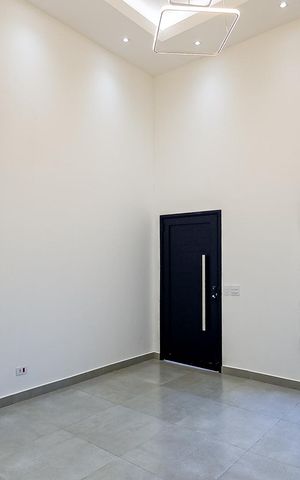 Casa à venda com 100m², 3 quartos e 2 vagas Casa à venda com 100m², 3 quartos e 2 vagasSala