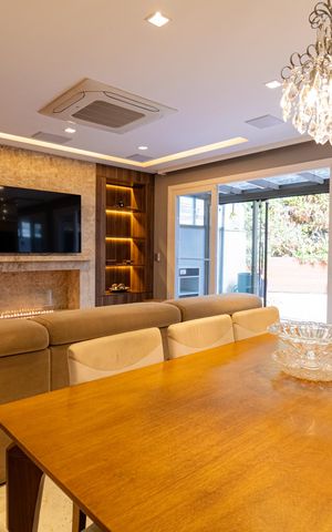 Casa de condomínio à venda com 214m², 3 quartos e 2 vagasSala