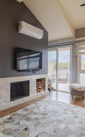 Casa de condomínio à venda com 214m², 3 quartos e 2 vagasSala