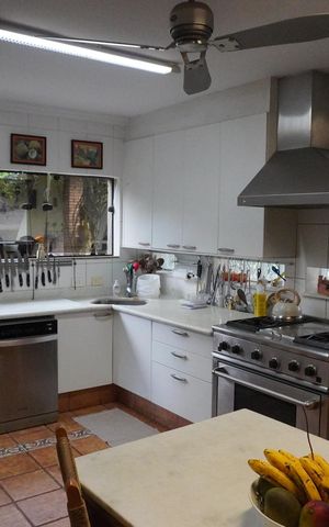 Casa de condomínio à venda com 363m², 3 quartos e 2 vagasCozinha