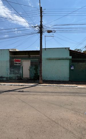 Casa à venda com 125m², 4 quartos e 2 vagas Casa à venda com 125m², 4 quartos e 2 vagasFachada