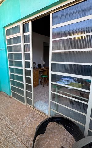 Casa à venda com 125m², 4 quartos e 2 vagas Casa à venda com 125m², 4 quartos e 2 vagasVaranda