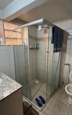 Casa à venda com 125m², 4 quartos e 2 vagas Casa à venda com 125m², 4 quartos e 2 vagasBanheiro