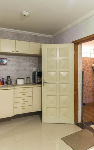 Casa à venda com 160m², 4 quartos e 2 vagas Casa à venda com 160m², 4 quartos e 2 vagasCasa 1 - Cozinha