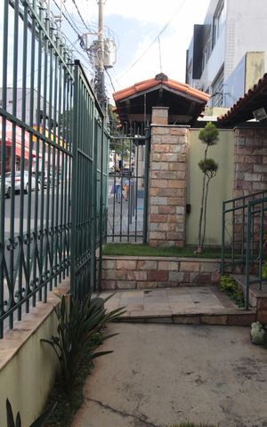 Casa para alugar com 264m², 3 quartos e 4 vagasFachada
