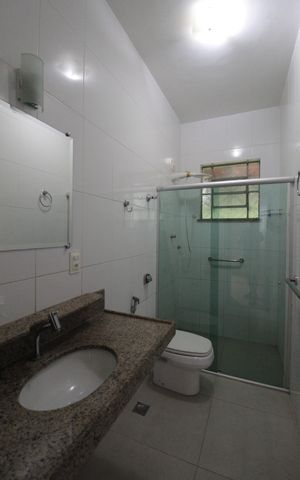 Casa para alugar com 264m², 3 quartos e 4 vagasBanheiro da Suite
