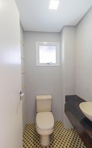 Casa à venda com 240m², 4 quartos e 2 vagas Casa à venda com 240m², 4 quartos e 2 vagasLavabo