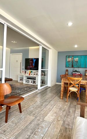 Apartamento para alugar com 104m², 3 quartos e 2 vagas Apartamento para alugar com 104m², 3 quartos e 2 vagasVaranda