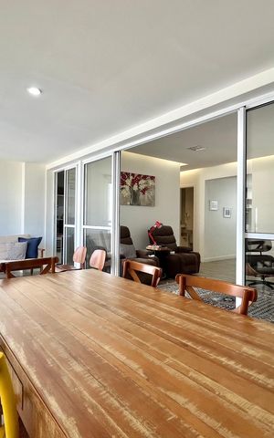 Apartamento para alugar com 104m², 3 quartos e 2 vagas Apartamento para alugar com 104m², 3 quartos e 2 vagasVaranda