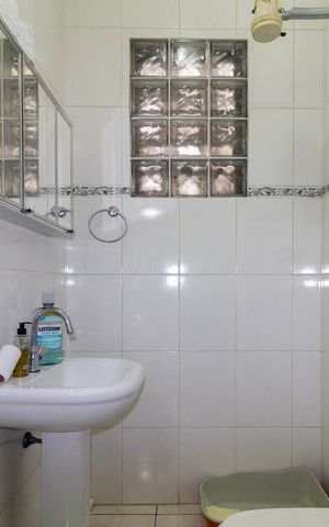 Casa à venda com 100m², 2 quartos e 1 vaga Casa à venda com 100m², 2 quartos e 1 vagaBanheiro 1