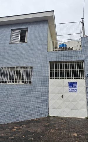 Casa à venda com 100m², 2 quartos e 1 vaga Casa à venda com 100m², 2 quartos e 1 vagaFachada
